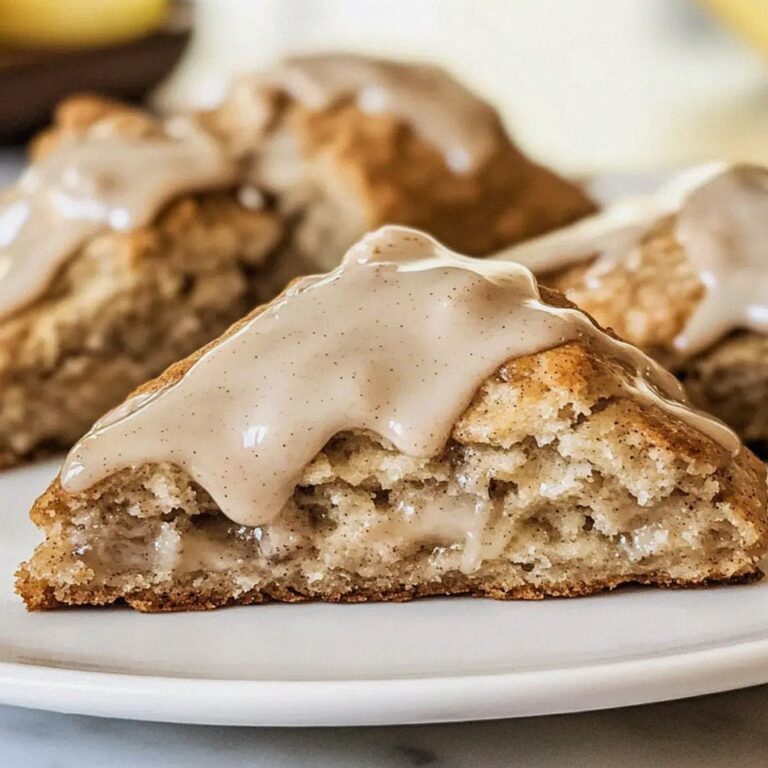 Bananenscones mit Zimt und Frischkäseglasur