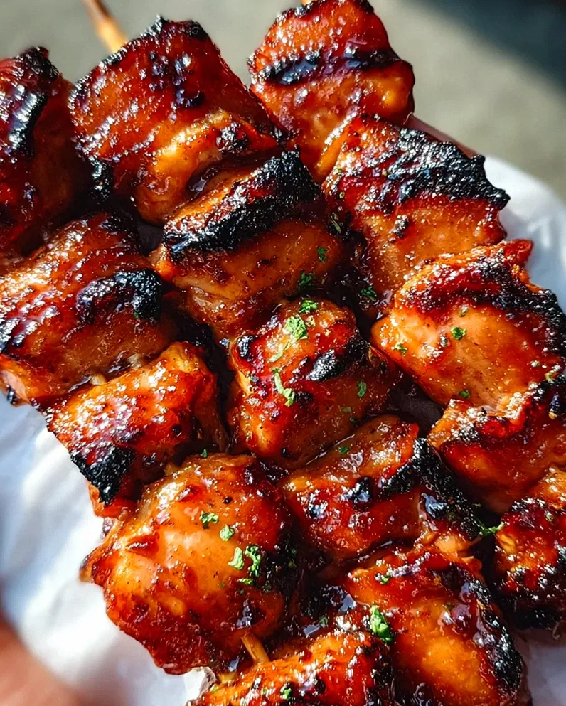 Gegrillte Honig-BBQ-Putenspeck-Hühnchen-Spieße einfach zubereiten